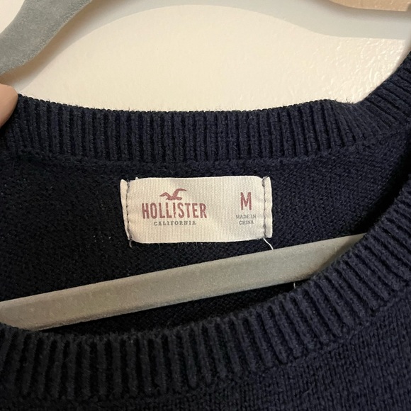 Dark blue Hollister sweater - Picture 2 of 3